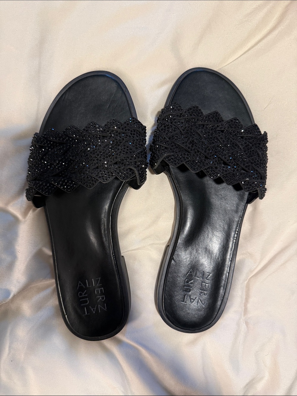 Naturalizer black sparkly flat sandals 7 1/2 Wide GUC